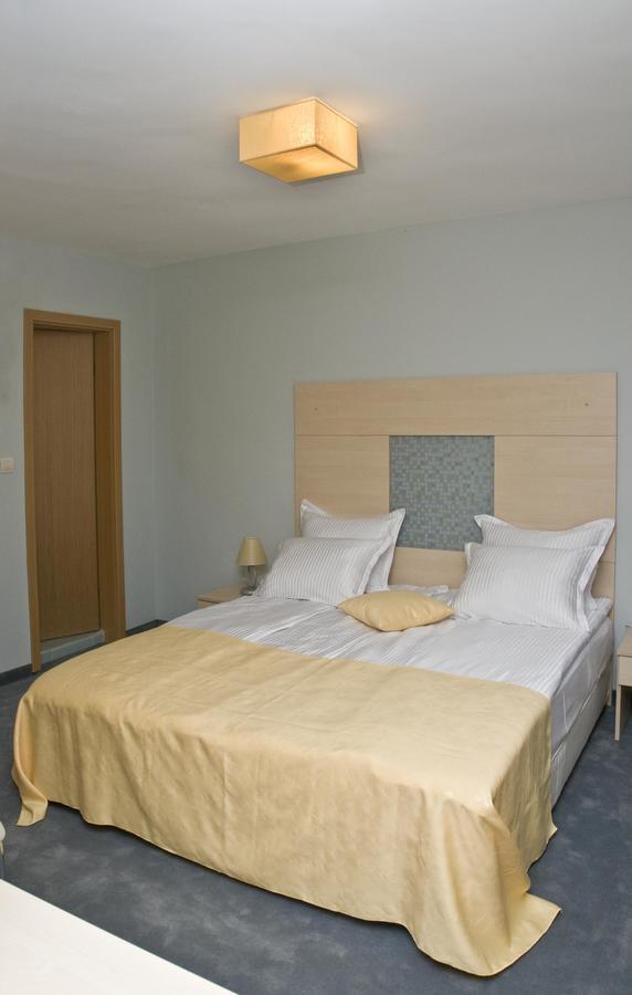 Hotel 4 Zona Софія Екстер'єр фото