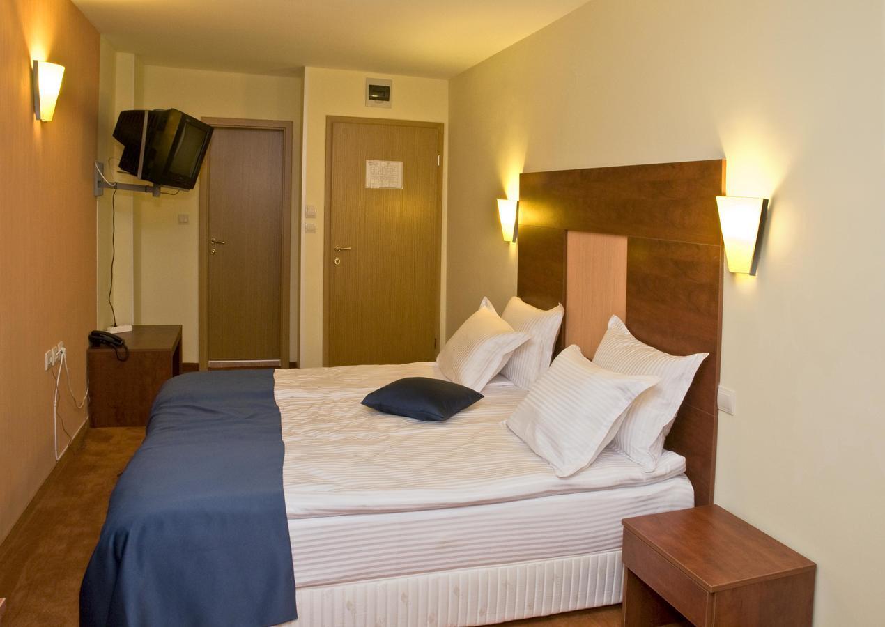 Hotel 4 Zona Софія Екстер'єр фото