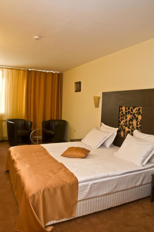 Hotel 4 Zona Софія Екстер'єр фото